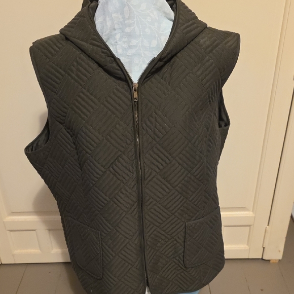 Sag Harbor Quilted Vest in Olive [2/$20] - Picture 4 of 4